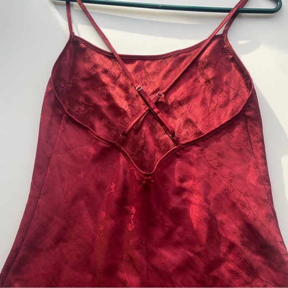 Elegant Red Slip Dress - Picture 5 of 8